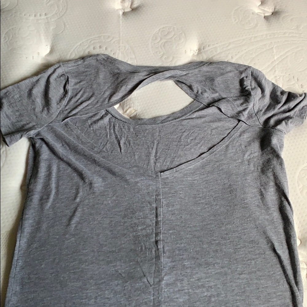 Simple gray tee - Picture 2 of 2